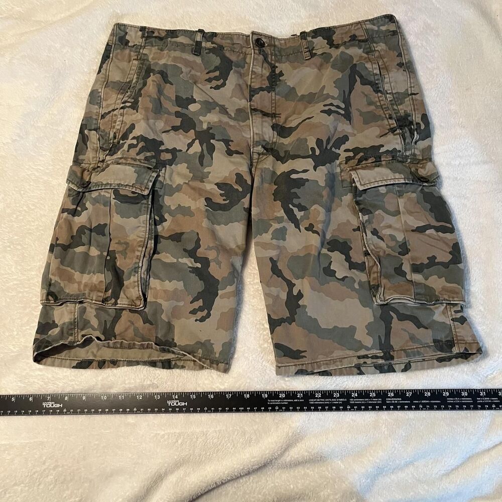 Levi Strauss & Co. Cargo Shorts Mens Size 38 Green Camouflage Relaxed Fit 12in